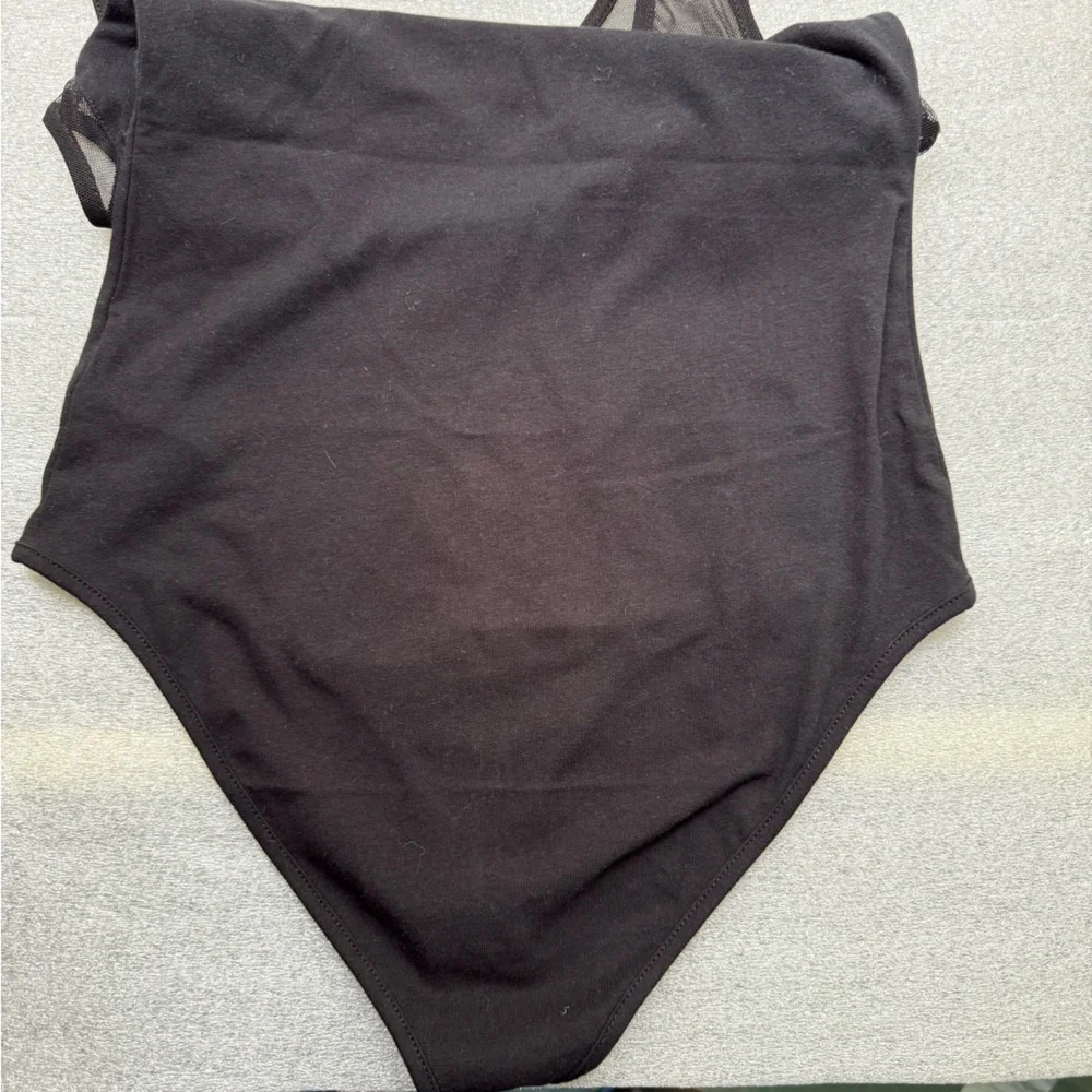 1x$10 or 2x$15 Bundle! Lot of 3 BodySuits - Black, Brown & Black sheer shoulder - Picture 5 of 16